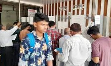 চট্টগ্রাম শিক্ষা বোর্ডের হেল্প ডেস্ক বন্ধ, সেবাপ্রার্থীদের ক্ষোভ