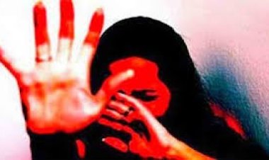 বাসে ধর্ষণচেষ্টা, চালককে ঘুষি মেরে সড়কে লাফিয়ে রক্ষা পান তরুণী