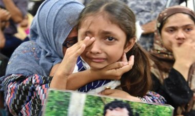 ‘দরজায় কড়া নেড়ে বাবা ডাকছে, ইনসা আমি এসেছি মামণি’