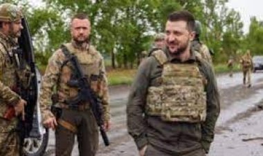  সৈন্যদের দেখতে ‘যুদ্ধের ময়দানে’ জেলেনস্কি