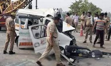 উত্তর প্রদেশে অ্যাম্বুলেন্স-ট্রাক সংঘর্ষে নিহত ৭