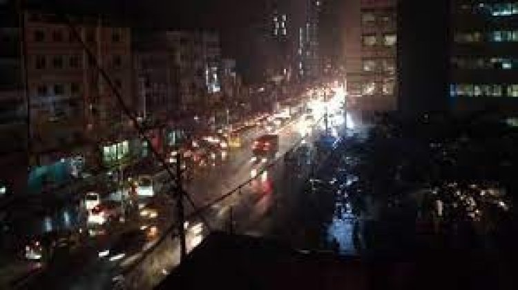 শেষ রাতে হঠাৎ বৃষ্টিতে গরমে স্বস্তি
