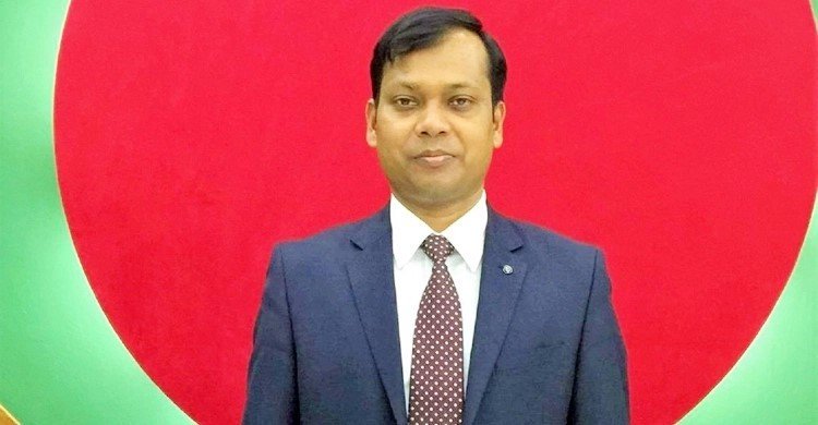 ফেসবুকে স্ট্যাটাস দিয়ে শাস্তি পেলেন আলোচিত কর্মকর্তা সারওয়ার আলম