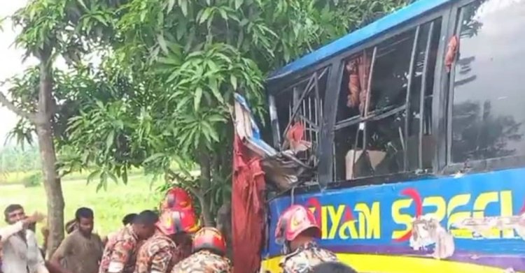 নাটোরে দুই বাসের সংঘর্ষে ভাই-বোনসহ নিহত ৭