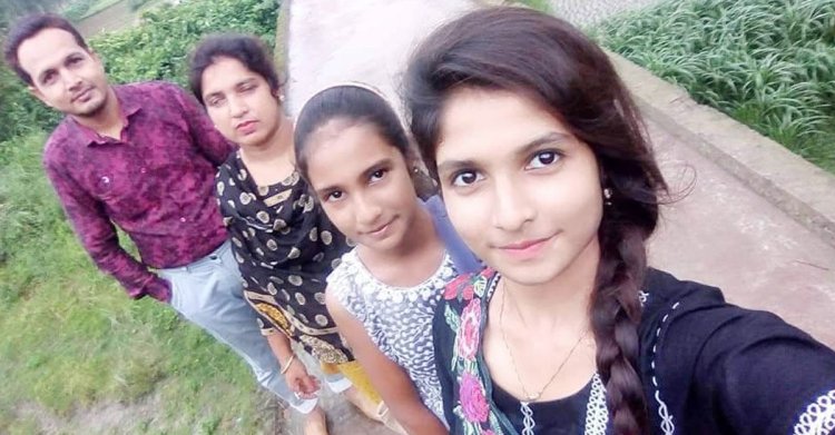 খাটে পড়ে ছিল মা ও দুই মেয়ের মরদেহ
