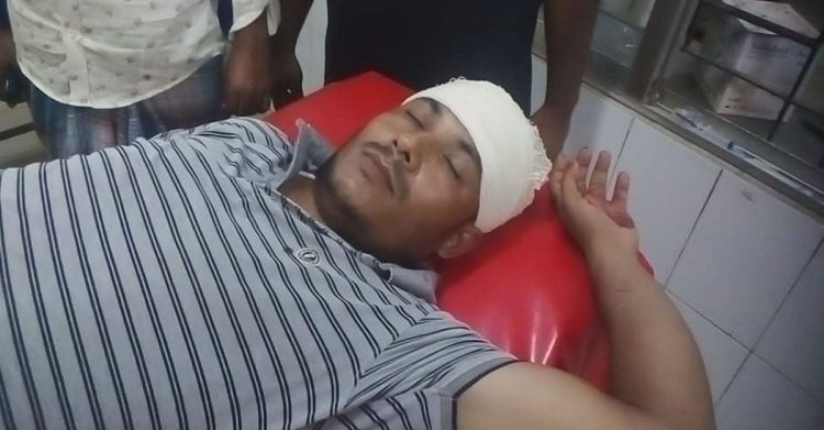 আ.লীগ নেতার বিরুদ্ধে হাতুড়ি দিয়ে কর্মীর মাথা ফাটানোর অভিযোগ