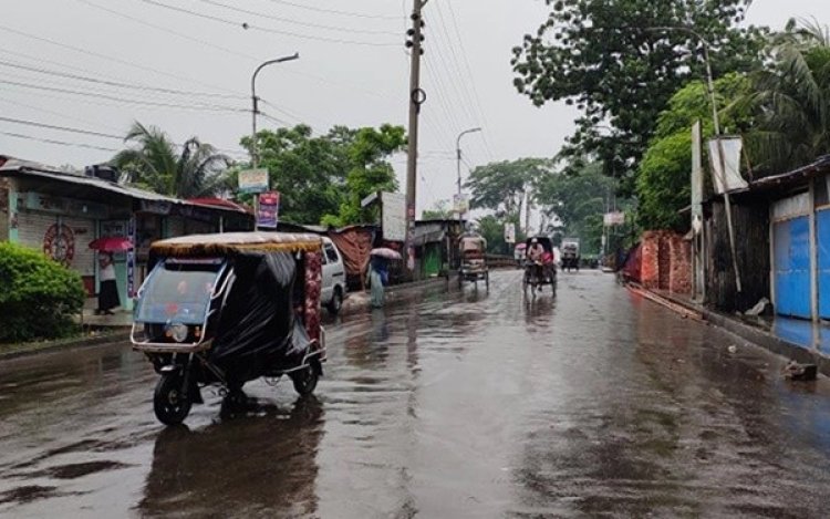 পটুয়াখালী ও বরগুনায় ঘূর্ণিঝড় ‘অশনি’র প্রভাবে বৃষ্টিপাত, সাগর উত্তাল
