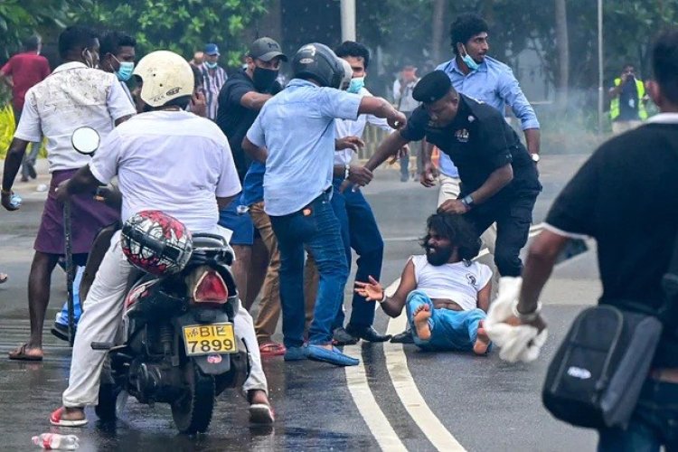 শ্রীলঙ্কায় সংঘর্ষের মধ্যে এমপি নিহত