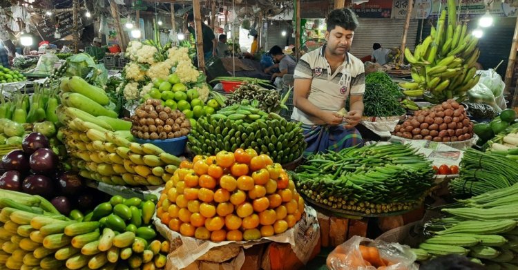 চড়া দামেই বিক্রি হচ্ছে শাকসবজি