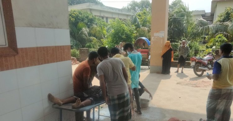 প্রেমিকের বিয়ের খবরে বিষপান, মাকে হারিয়ে কাঁদছে অবুঝ শিশু