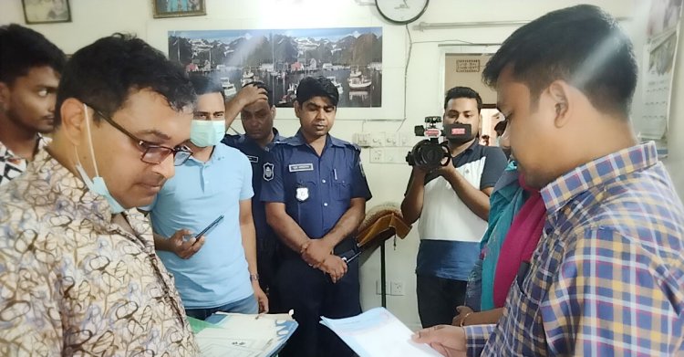 নেই কোনো সনদ, ৩৪ বছর ধরে দাঁত-কানের চিকিৎসা দিয়েছেন তিনি