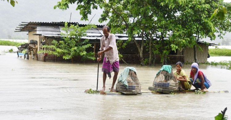 আসামে বন্যায় ৩ জনের প্রাণহানি