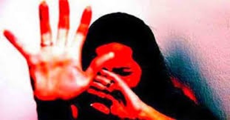 বাসে ধর্ষণচেষ্টা, চালককে ঘুষি মেরে সড়কে লাফিয়ে রক্ষা পান তরুণী