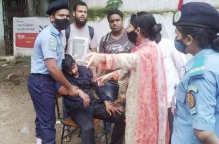 কেন্দ্রে এসেই মাটিতে লুটিয়ে পড়েন বিসিএস পরীক্ষার্থী