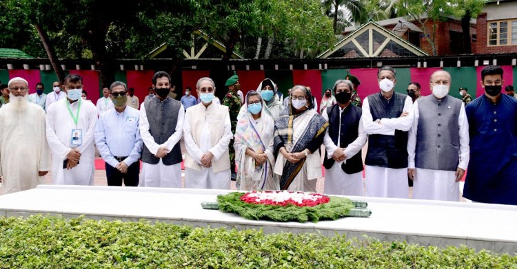 বঙ্গবন্ধুর কবর জিয়ারত করলেন প্রধানমন্ত্রী