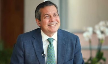  কার্যালয়ে বৈঠকের মধ্যেই বাল্যবন্ধুর গুলিতে মন্ত্রী নিহত