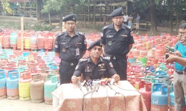 সিলিন্ডার কেটে রি-রোলিং মিলে বিক্রি করত চক্রটি