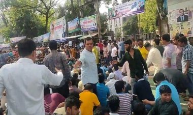 নিত্যপ্রয়োজনীয় দ্রব্যমূল্য বৃদ্ধির প্রতিবাদে প্রেসক্লাবের সামনে বিএনপির সমাবেশ চলছে