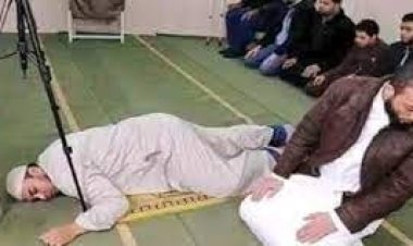 মসজিদে খুতবা পাঠরত অবস্থায় মারা গেলেন ইমাম