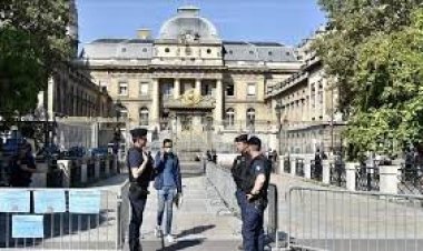 প্যারিসে সেই হামলাকারীর যাবজ্জীবন চাইলেন আইনজীবী