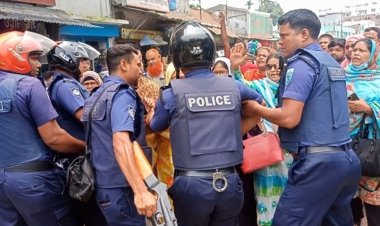 ঠাকুরগাঁওয়ে পুলিশের বাধা উপেক্ষা করে বিএনপির বিক্ষোভ