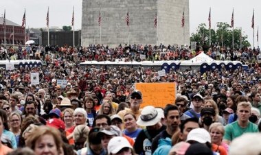 অস্ত্র নিয়ন্ত্রণে যুক্তরাষ্ট্রে লাখো মানুষের বিক্ষোভ