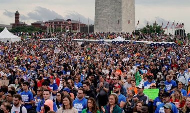  অস্ত্র নিয়ন্ত্রণে কঠোর আইনের দাবিতে যুক্তরাষ্ট্রজুড়ে বিক্ষোভ