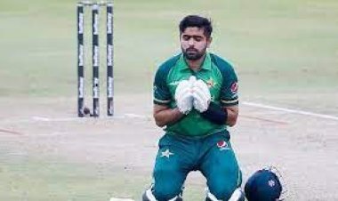 ফিফটি দিয়েই যে বিশ্বরেকর্ড গড়লেন বাবর আজম