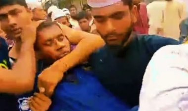 সমাবেশে কর্মকর্তাসহ ৩ পুলিশ সদস্যকে পেটালেন জনতা