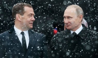 সাবেক রুশ প্রেসিডেন্টের সেই মন্তব্যের জবাব দিলেন জেলেনস্কির উপদেষ্টা