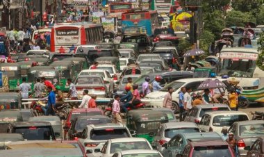 ঢাকার রাস্তায় যানজটে ভোগান্তি নগরবাসীর