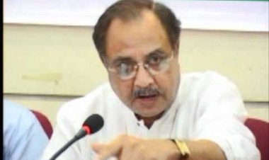 ‘উৎসব’ নয়, মানুষের পাশে দাঁড়ান