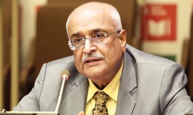 মধ্যবিত্ত এখন ত্রিমুখী আক্রমণের শিকার: দেবপ্রিয়