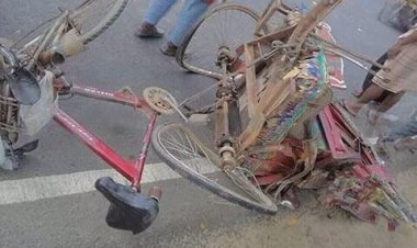 দুই বাসের পাল্লায় পড়ে প্রাণ গেল রিকশাচালকের