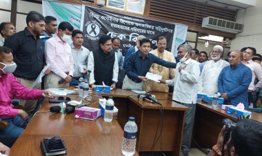 চোখের পানিতে সহায়তার চেক নিলো বিএম ডিপোর হতাহতের স্বজনরা