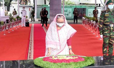 বঙ্গবন্ধুর প্রতিকৃতিতে প্রধানমন্ত্রীর শ্রদ্ধা