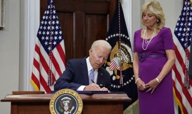  বাইডেনের স্বাক্ষরে অবশেষে বন্দুক নিয়ন্ত্রণে আইন পেল যুক্তরাষ্ট্র