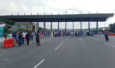 পদ্মা সেতুতে মোটরসাইকেল চলাচল নিষিদ্ধ, ফেরি দিয়ে পারাপার