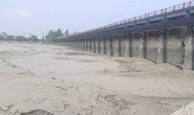 পলিতে পাল্টে যাচ্ছে ফেনী নদীর গতি, হুমকিতে মুহুরী সেচ প্রকল্প