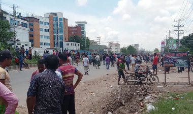 মহাসড়ক অবরোধ করে রিকশাচালকদের বিক্ষোভ