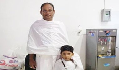 স্বপরিবারে হজে গেলেন টুকু