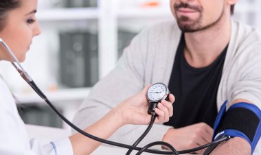 উচ্চ রক্তচাপে যেসব খাবার খাবেন না