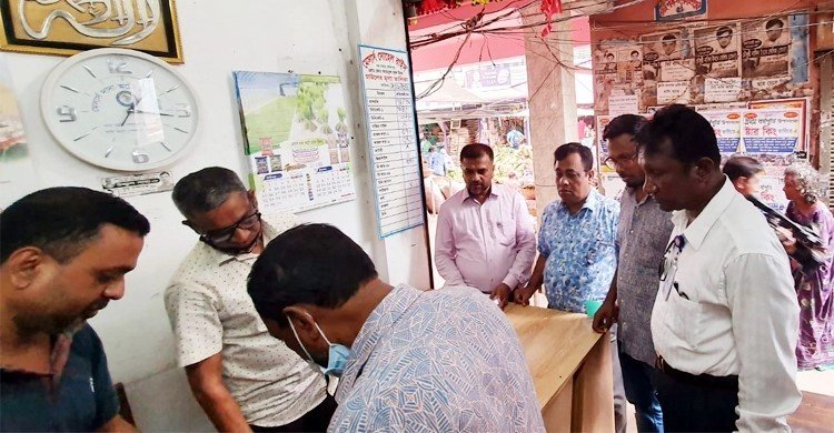 চাল নিয়ে চালবাজি করে জরিমানা গুনলেন ব্যবসায়ী