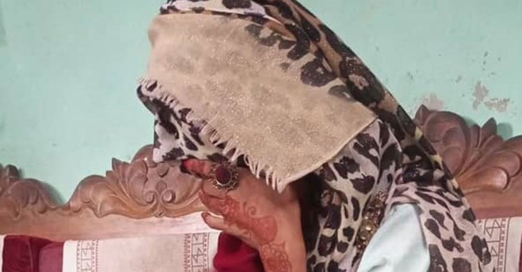 বিয়ের দাবিতে অনশনে প্রেমিকা, প্রেমিক বলছেন ‘জাস্ট ফ্রেন্ড’