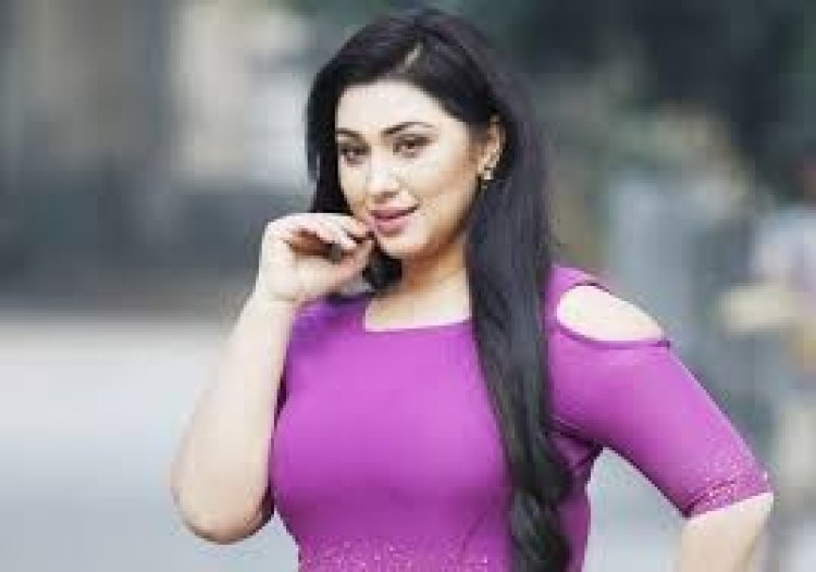 পণ্যের প্রচারণা নিয়ে ব্যস্ত অপু বিশ্বাস