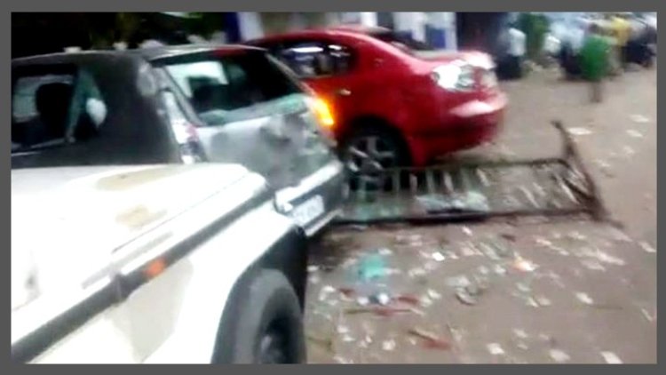 দফায় দফায় বিক্ষোভ, ডোমজুড় থানায় হামলা, আহত পুলিশ