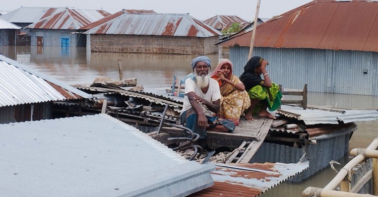 বিশুদ্ধ পানি-খাবার সংকটে কুড়িগ্রামের বানভাসি মানুষ