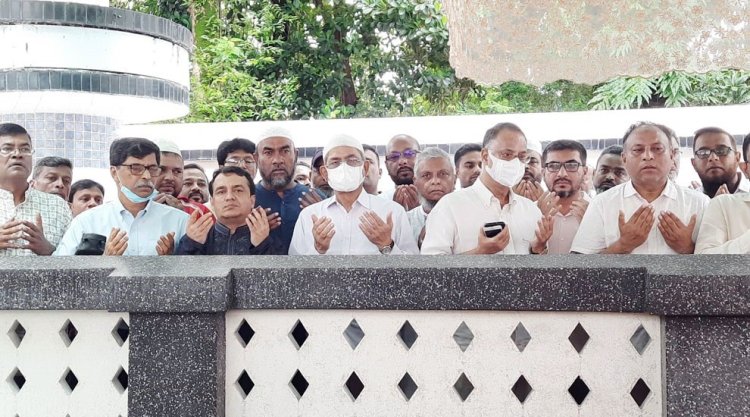 সিলেটে মাজার জিয়ারত করলেন মির্জা ফখরুল-টুকু