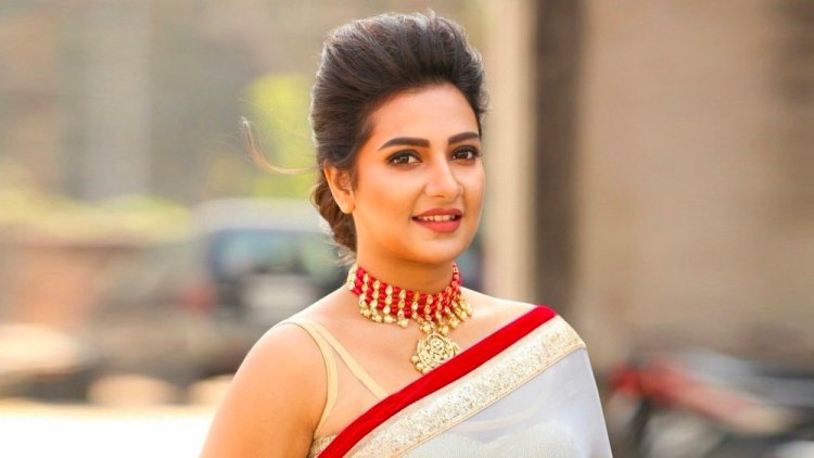 শুভশ্রীকে কেউ ‘বউদি’ ডাকার সাহস পায় না!