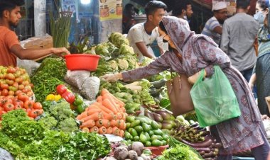 সপ্তাহের ব্যবধানে সবজির দাম অপরিবর্তিত